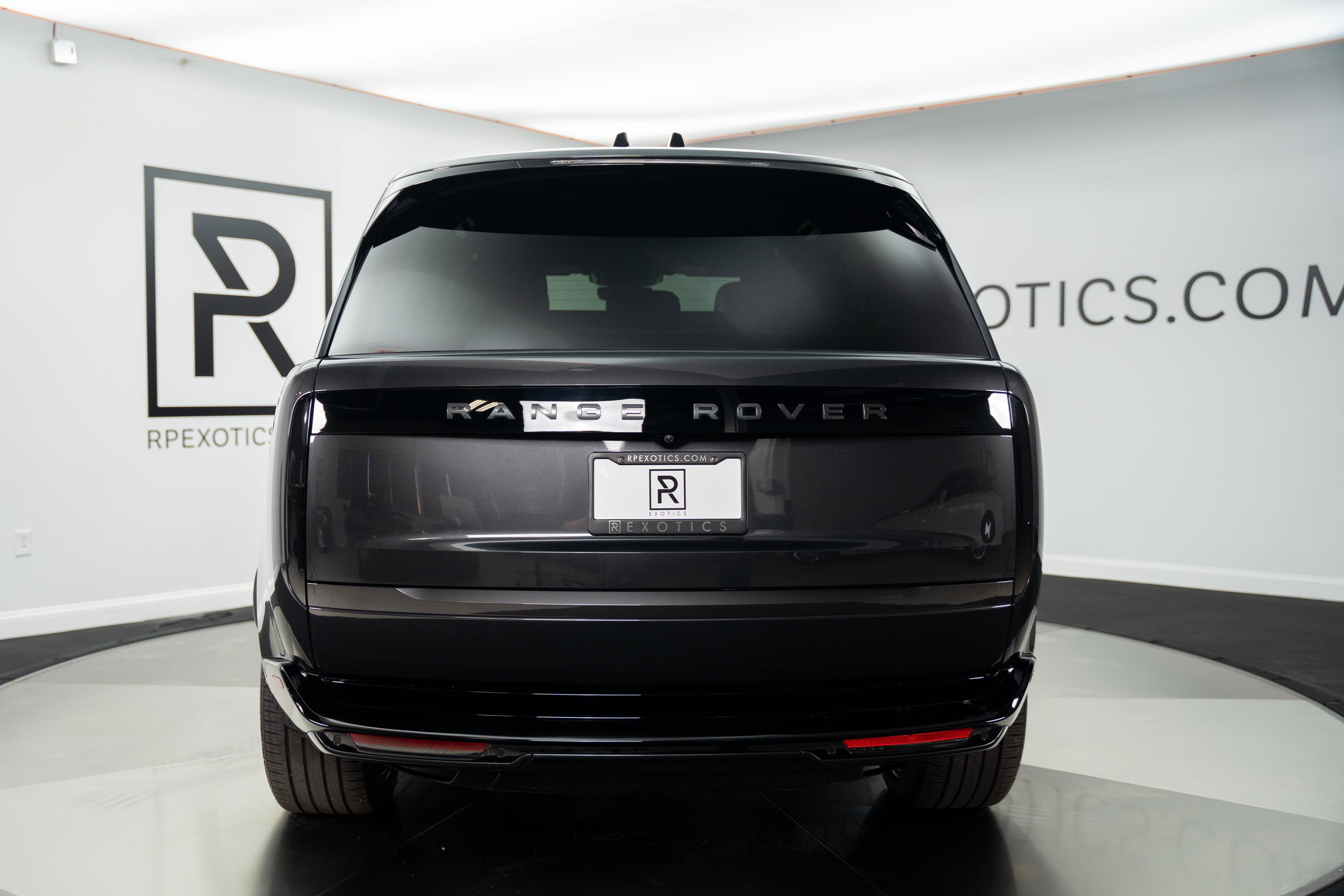Used 2025 Land Rover Range Rover SE AWD/4WD image 14