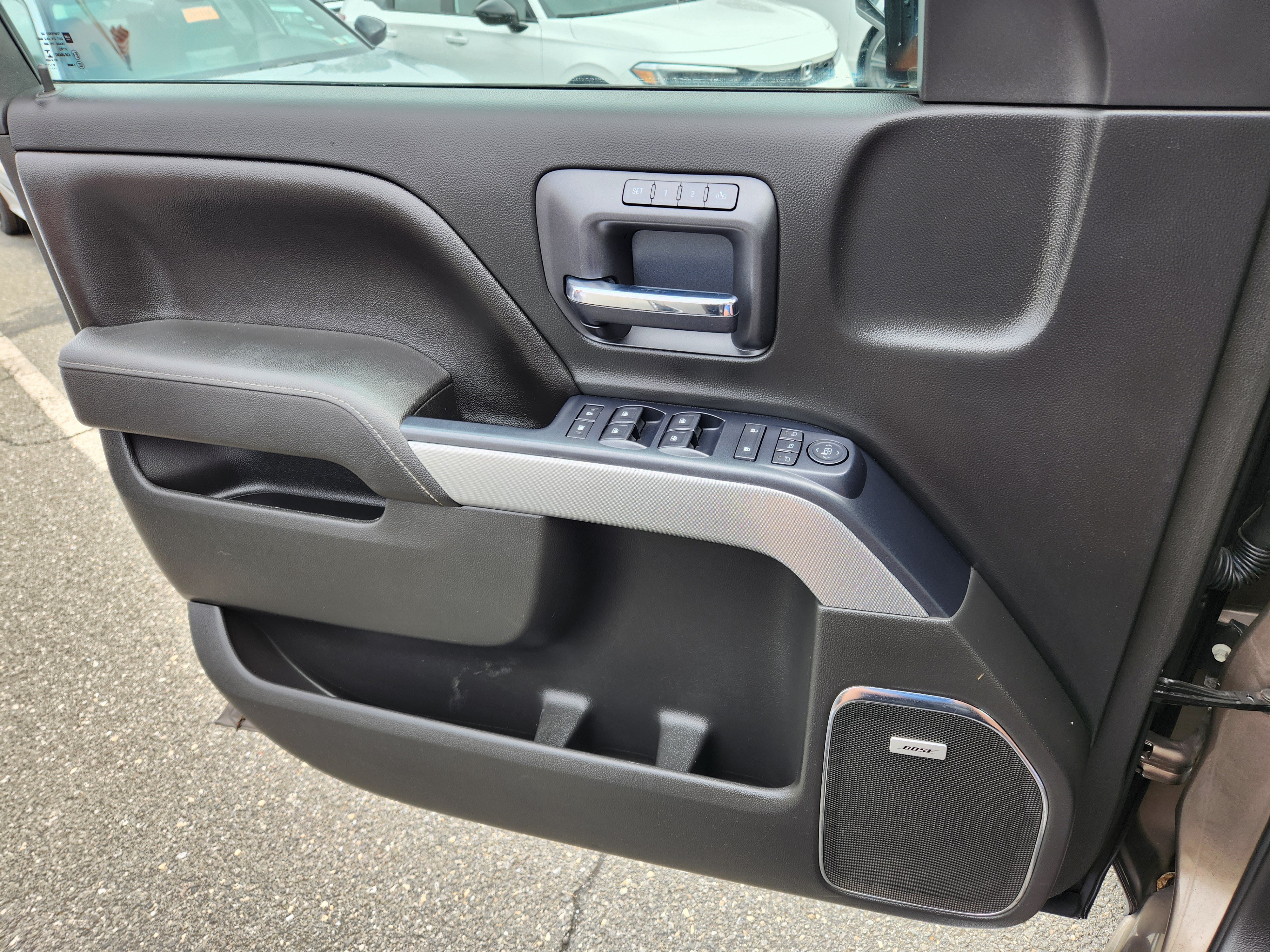 Used 2015 Chevrolet Silverado 1500 LTZ Z71 w/ LTZ Plus Package AWD/4WD image 23