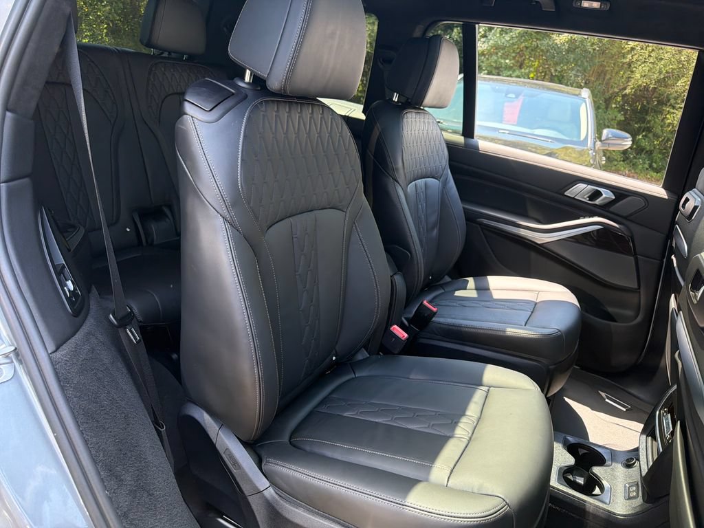Used 2023 BMW X7 xDrive40i w/ M Sport Package AWD/4WD image 36