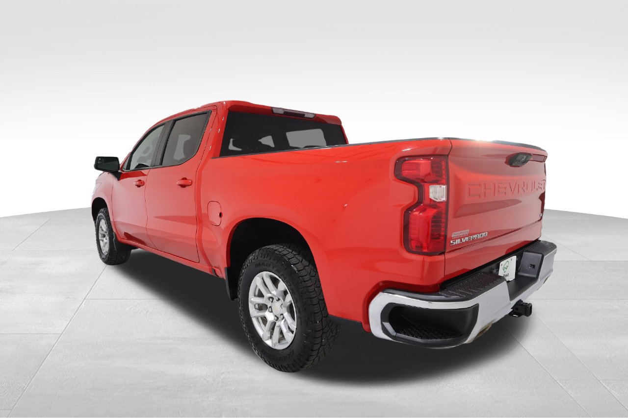 Used 2022 Chevrolet Silverado 1500 LT AWD/4WD image 2