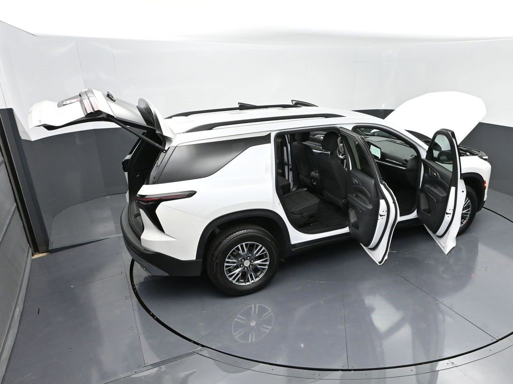 Used 2024 Chevrolet Traverse LT image 49