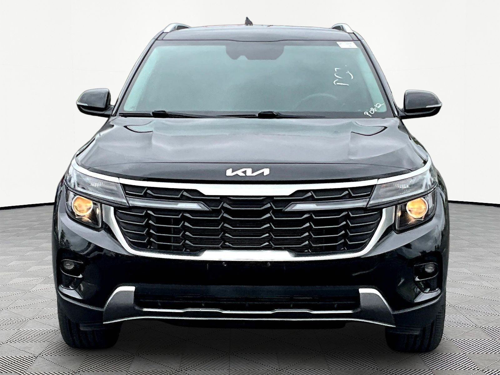 Used 2024 Kia Seltos S AWD/4WD image 2