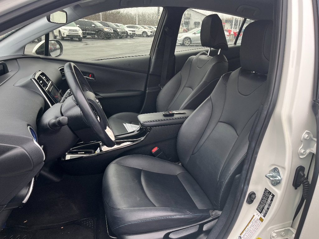 Used 2016 Toyota Prius Three Touring image 29