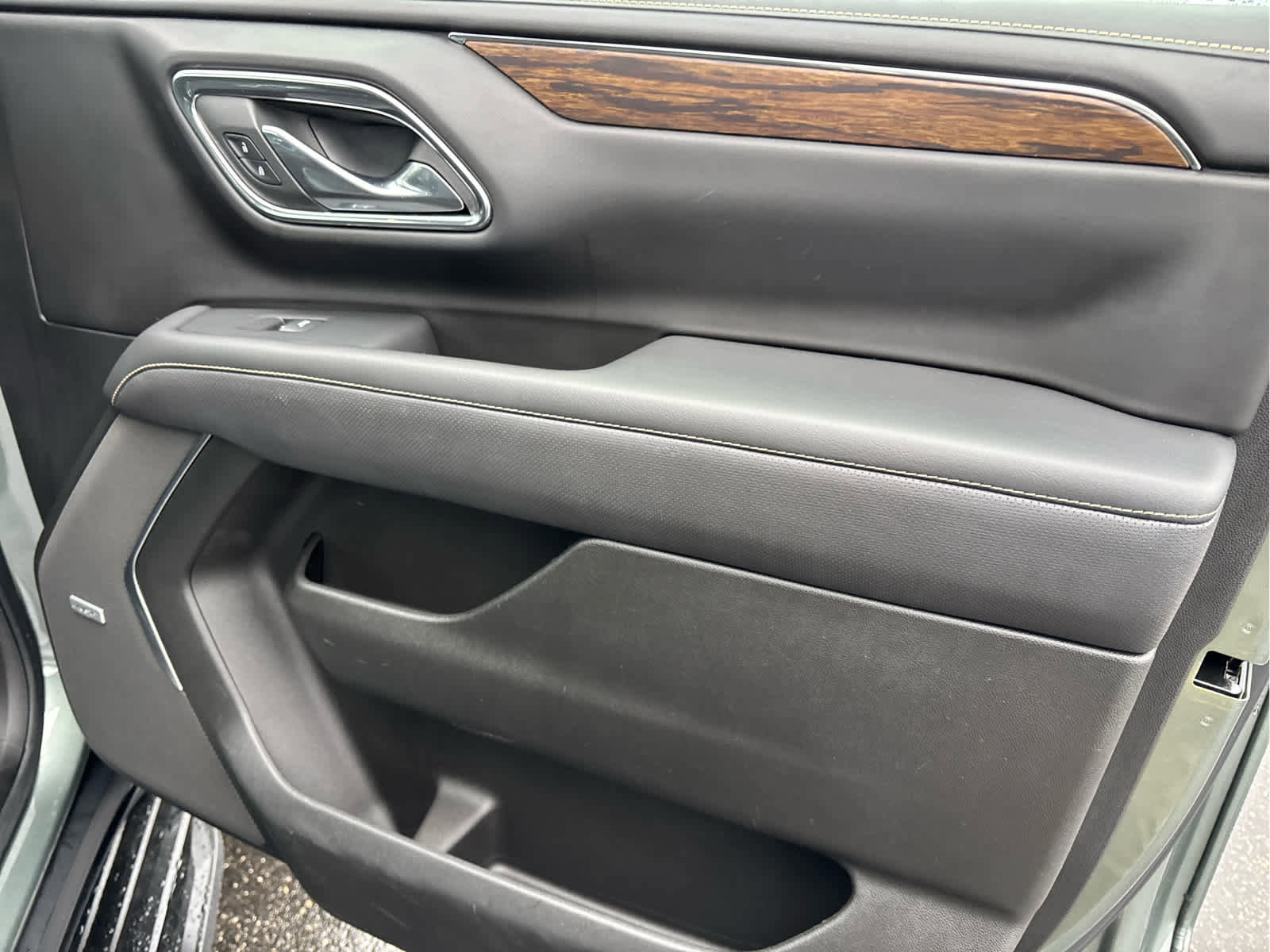 Certified 2023 Chevrolet Suburban Premier image 32