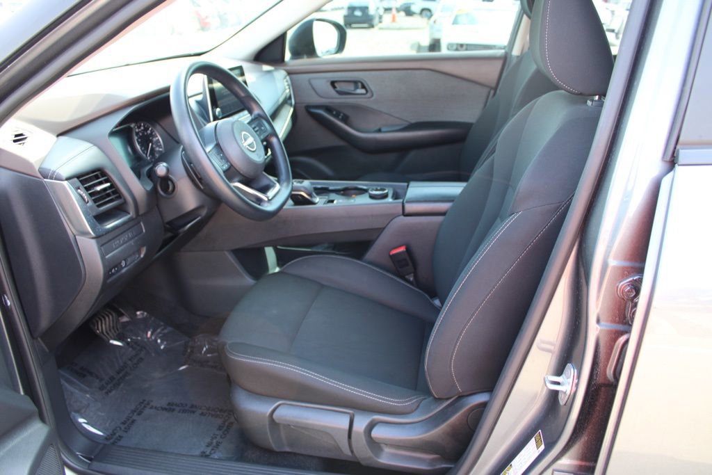 Used 2023 Nissan Rogue S image 14