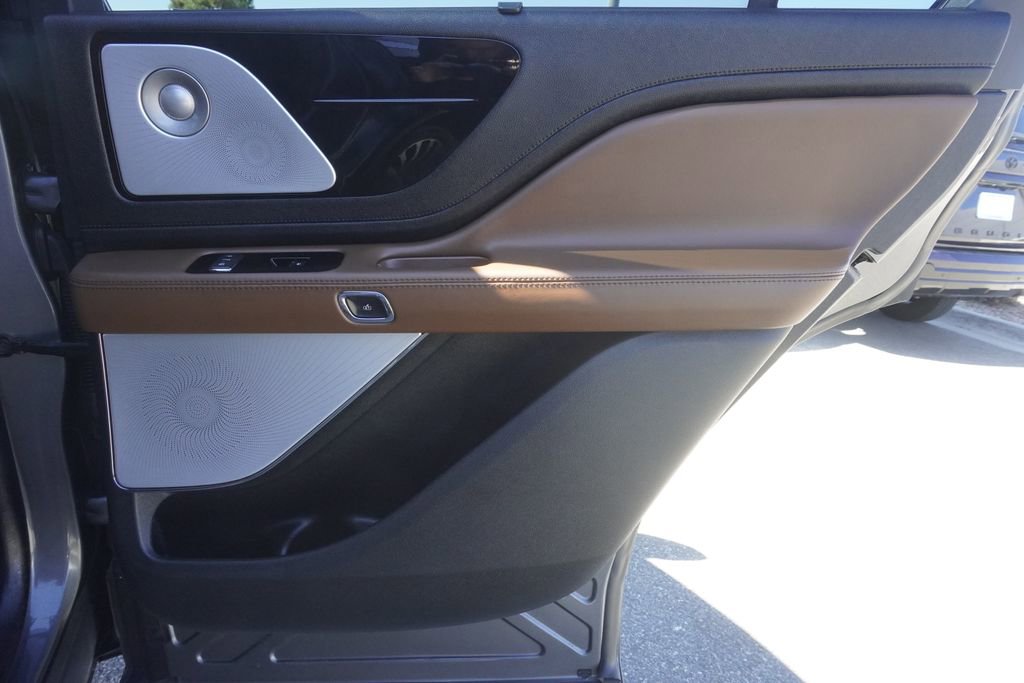 Used 2023 Lincoln Aviator Reserve w/ Equipment Group 201A image 25
