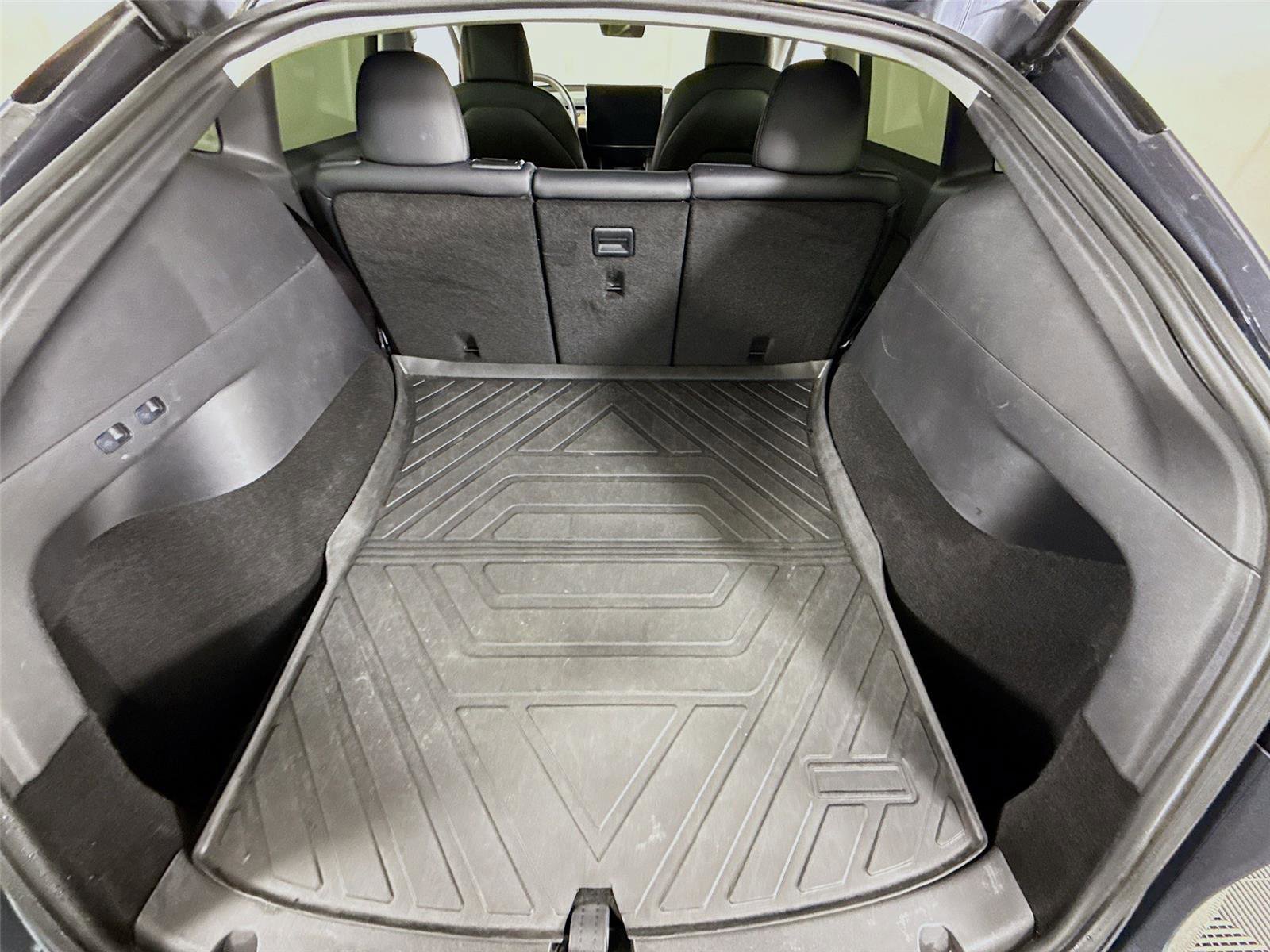 Used 2020 Tesla Model Y Long Range image 24