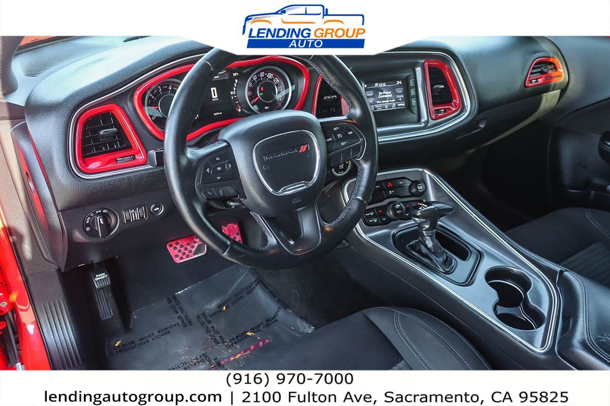 Used 2015 Dodge Challenger SXT image 11