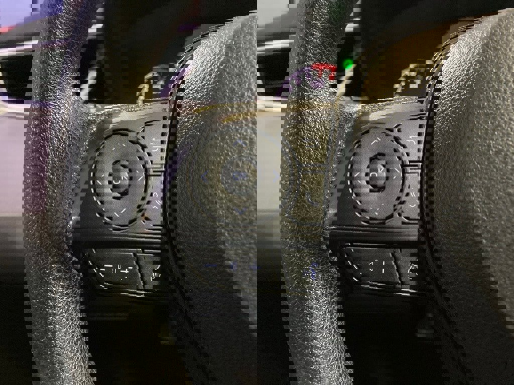 Used 2020 Toyota Corolla LE image 12