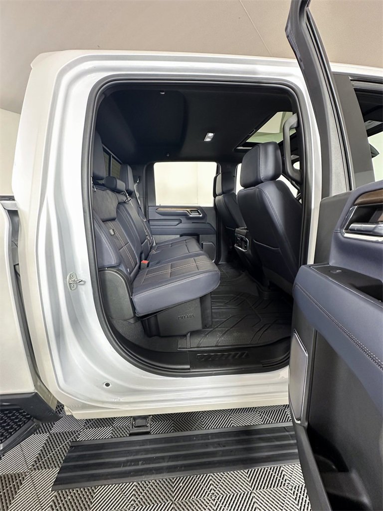 Used 2024 Chevrolet Silverado 3500 High Country w/ High Country Premium Package image 5