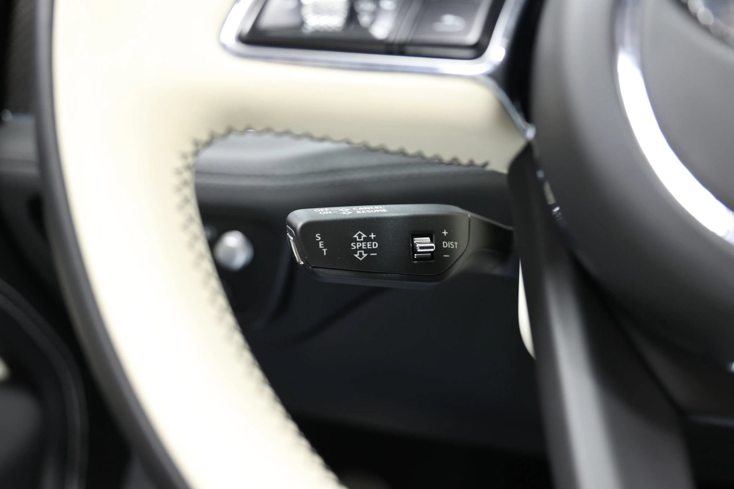 Used 2021 Bentley Bentayga w/ First Edition Specification AWD/4WD image 30