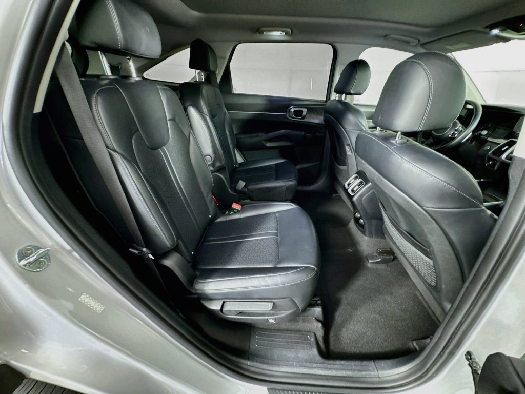 Used 2022 Kia Sorento EX w/ Panoramic Sunroof Package FWD image 36