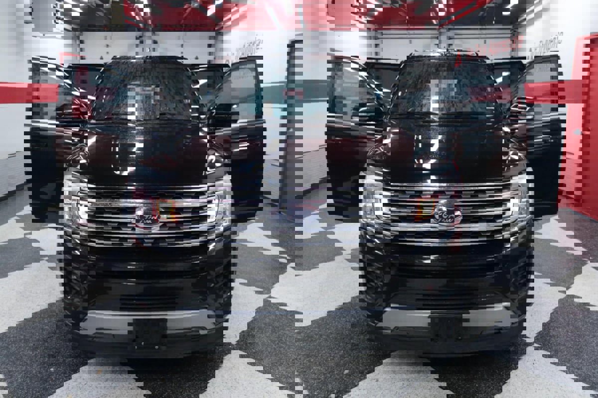 Used 2019 Ford Expedition XLT w/ Equipment Group 202A RWD image 28