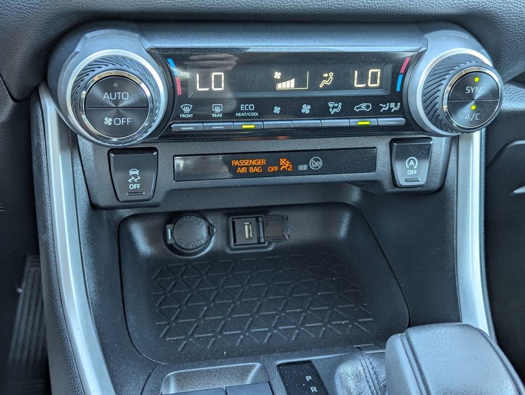 Used 2022 Toyota RAV4 XLE w/ Convenience Package FWD image 8