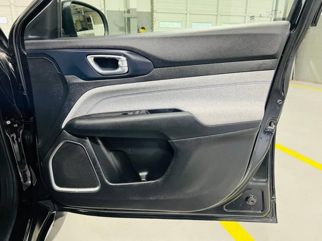 Used 2022 Jeep Compass Latitude FWD image 34