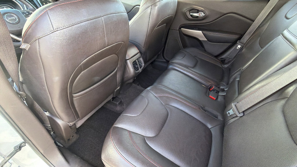 Used 2017 Jeep Cherokee Trailhawk image 24