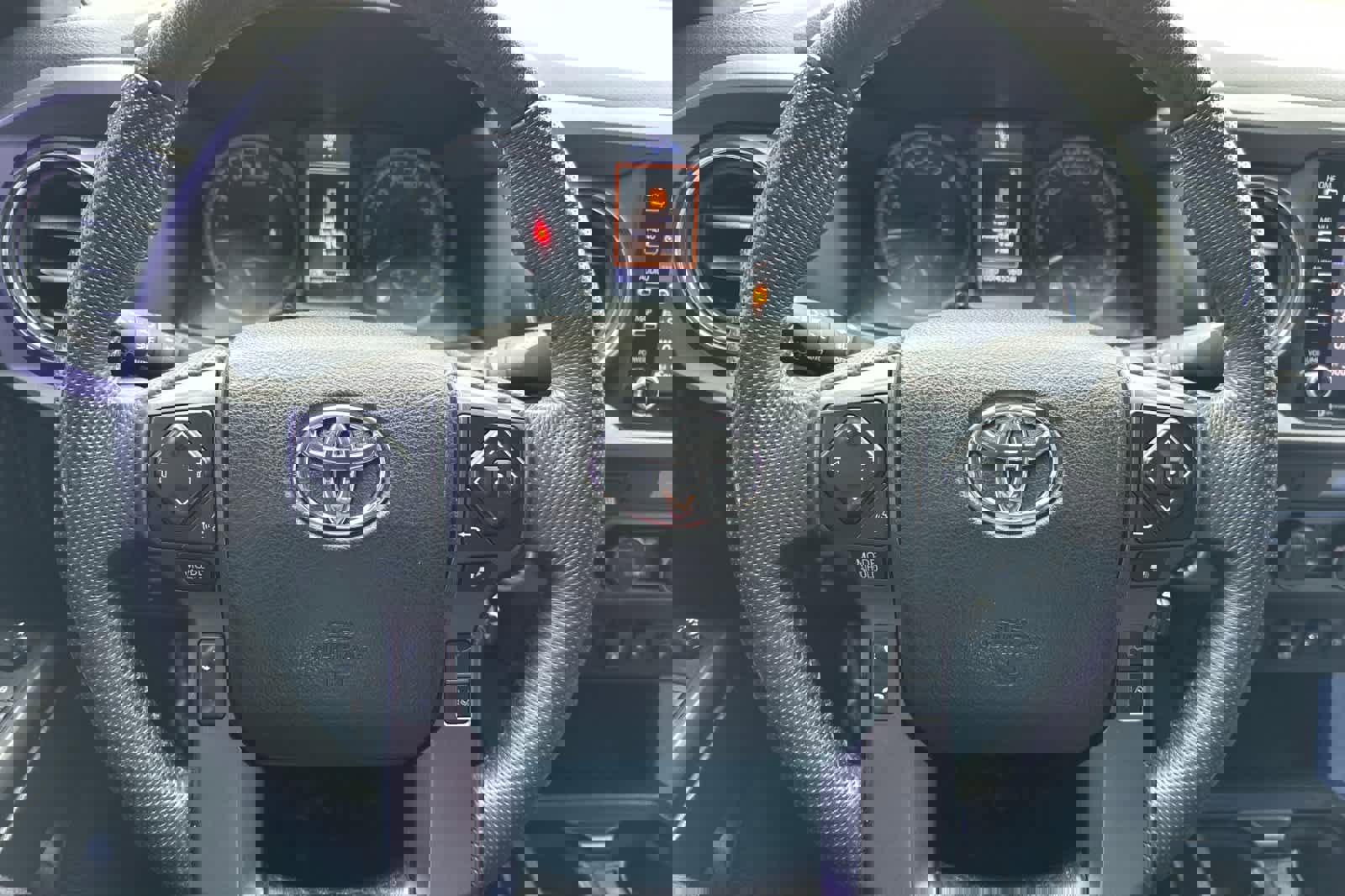 Used 2022 Toyota Tacoma TRD Off-Road w/ Technology Package AWD/4WD image 23