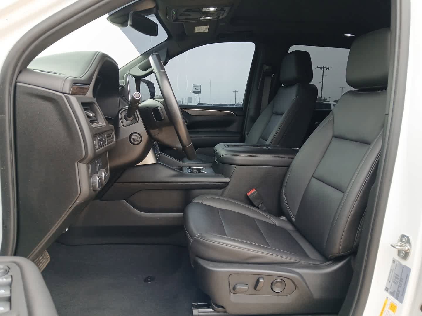 Used 2022 Chevrolet Suburban LT w/ Luxury Package RWD image 19