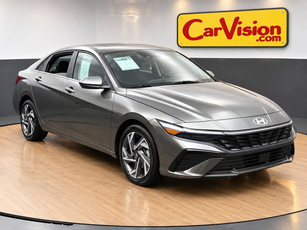 Used 2025 Hyundai Elantra SEL FWD image 1
