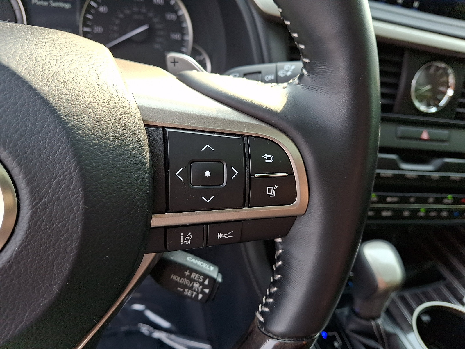 Used 2022 Lexus RX 450hL Luxury w/ Cold Area Package (CT) AWD/4WD image 23