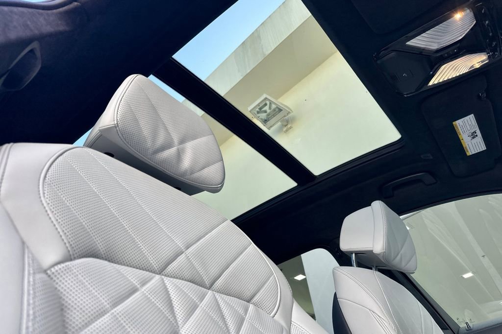 Used 2024 BMW X7 xDrive40i w/ M Sport Package AWD/4WD image 19