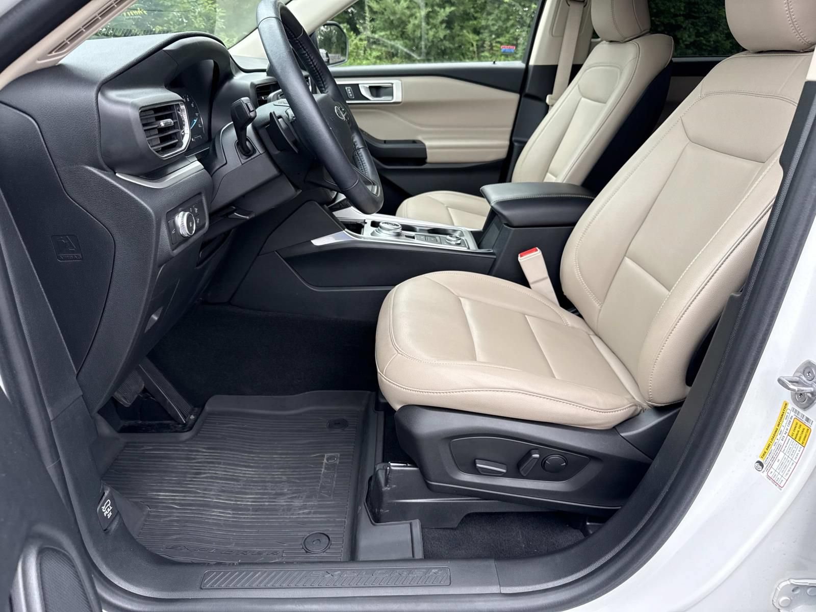 Used 2020 Ford Explorer XLT w/ Equipment Group 202A AWD/4WD image 29