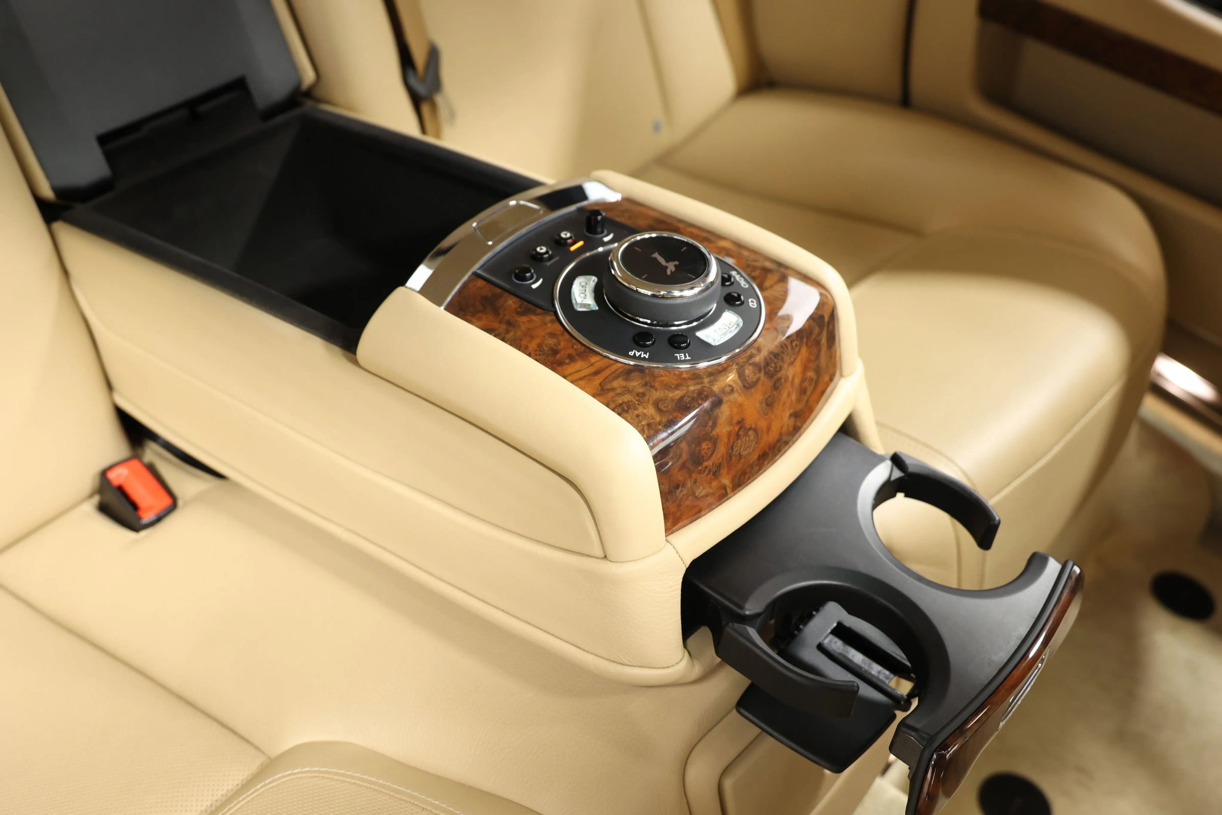 Used 2015 Rolls-Royce Ghost image 90