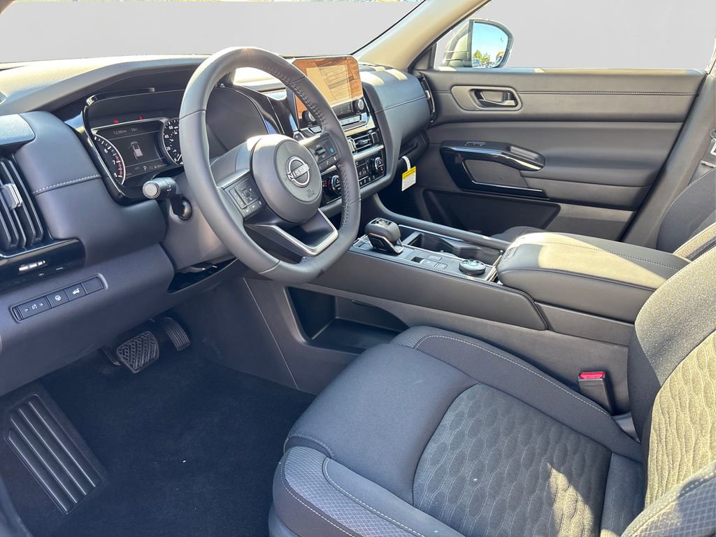 New 2025 Nissan Pathfinder SV image 9