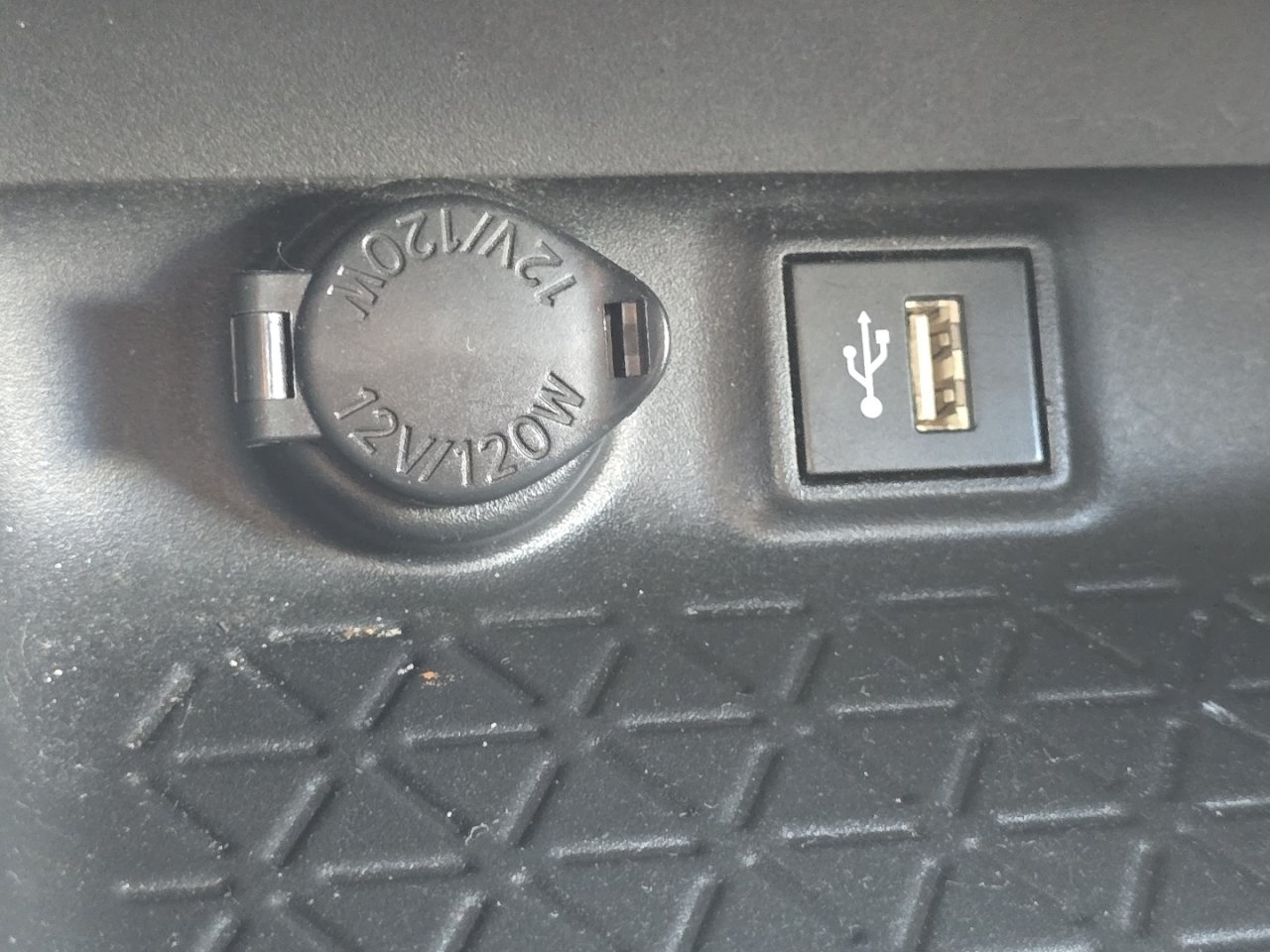 Certified 2023 Toyota RAV4 XLE AWD/4WD image 30