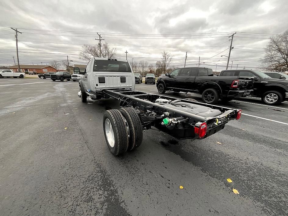 New 2026 RAM 5500 4x4 Regular Cab image 8