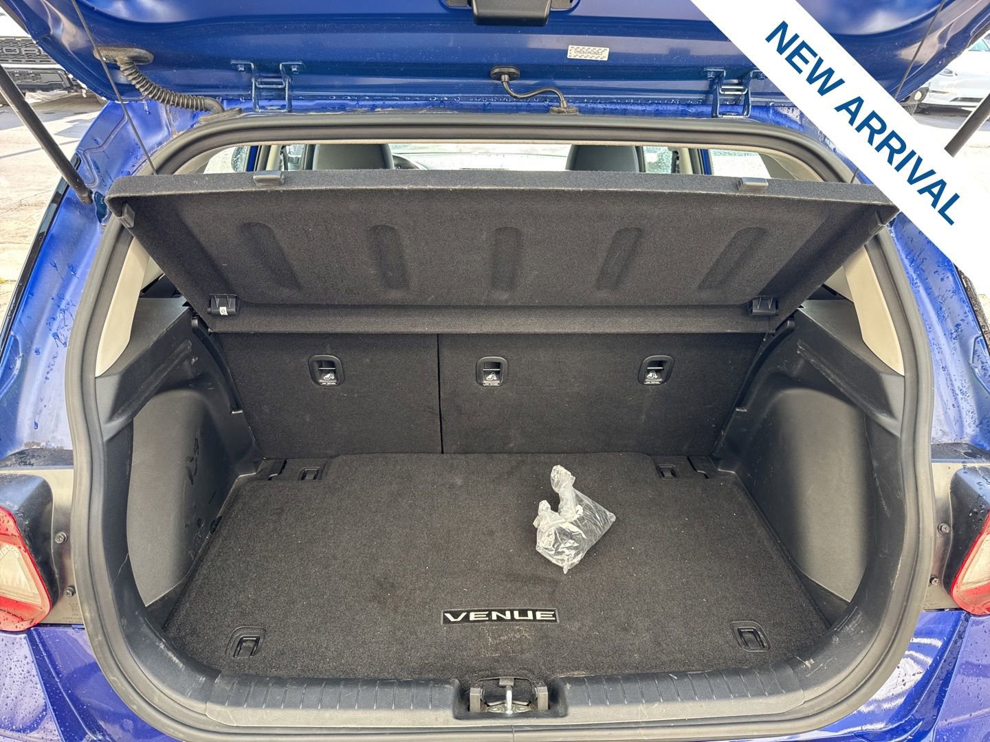 Used 2022 Hyundai Venue Limited image 13