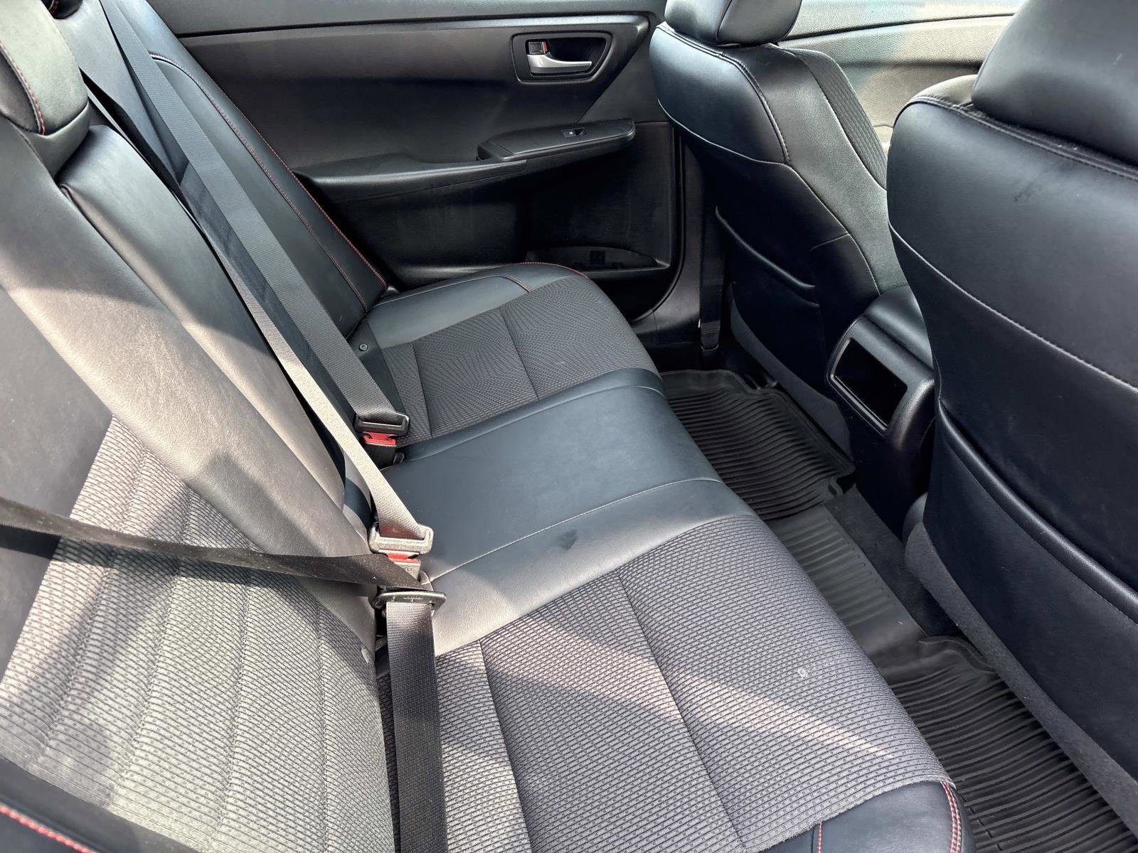 Used 2016 Toyota Camry SE image 33