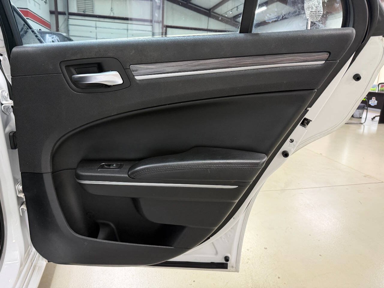 Used 2020 Chrysler 300 Touring w/ Sport Appearance Package AWD/4WD image 15