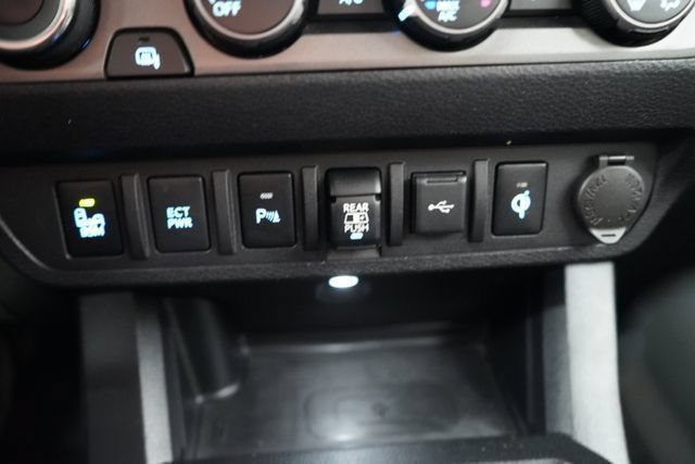 Used 2020 Toyota Tacoma TRD Off-Road w/ Technology Package AWD/4WD image 8