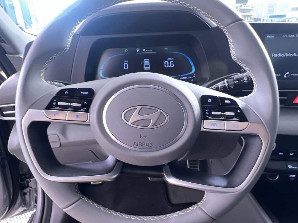 Used 2025 Hyundai Elantra Sport image 16