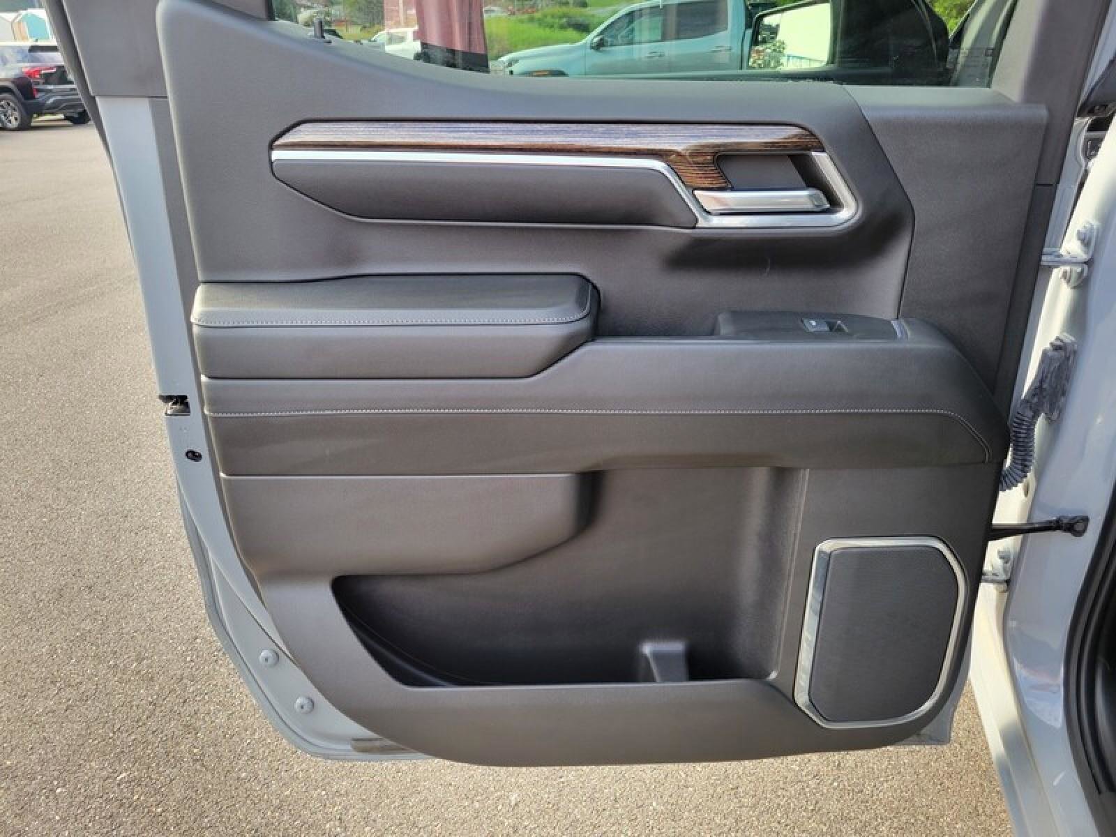 Used 2024 GMC Sierra 1500 Elevation image 25