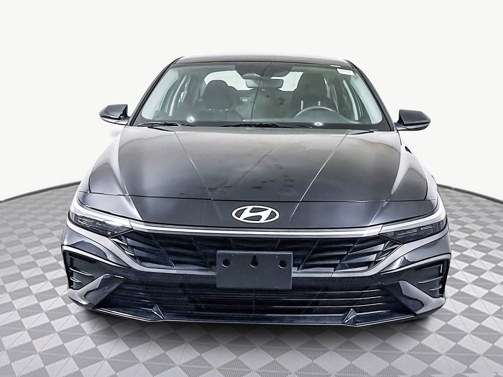Used 2025 Hyundai Elantra SE image 2