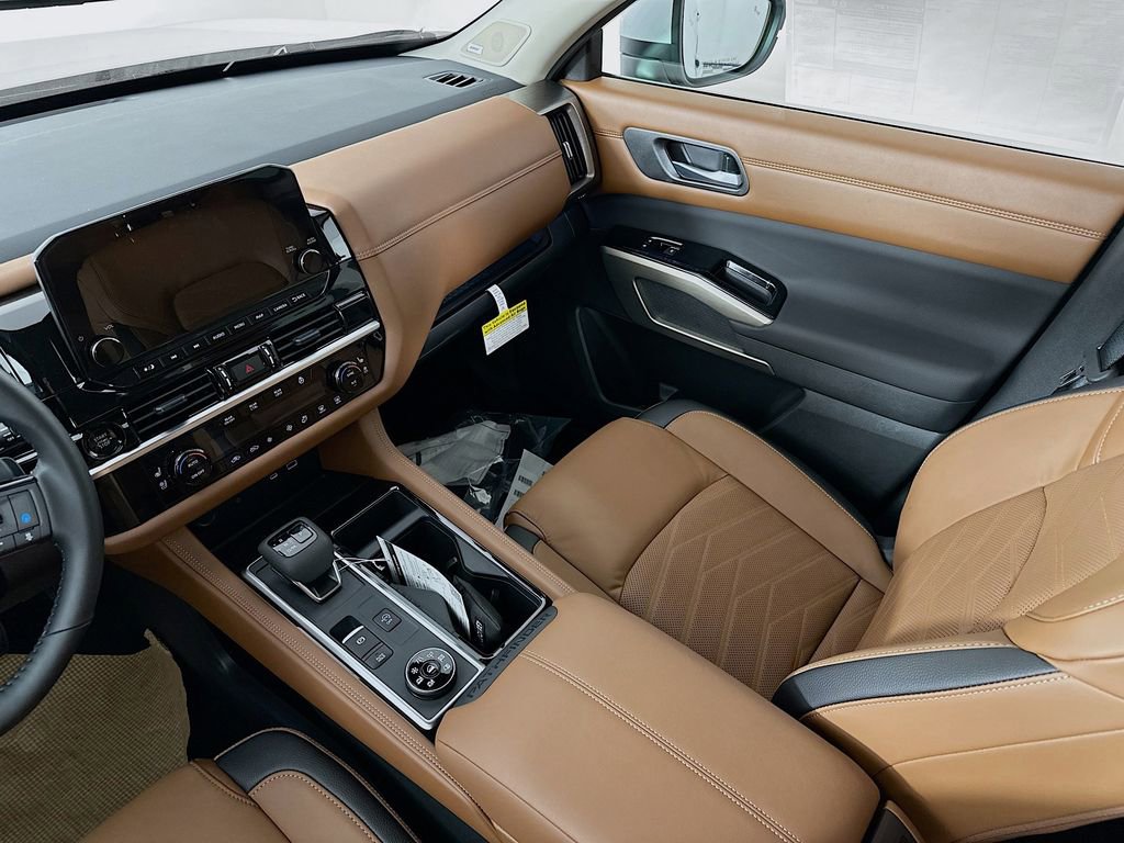 New 2025 Nissan Pathfinder Platinum w/ Cargo Package image 32