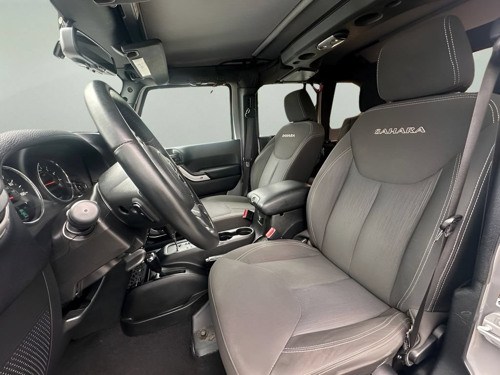 Used 2017 Jeep Wrangler Unlimited Sahara w/ Connectivity Group AWD/4WD image 10
