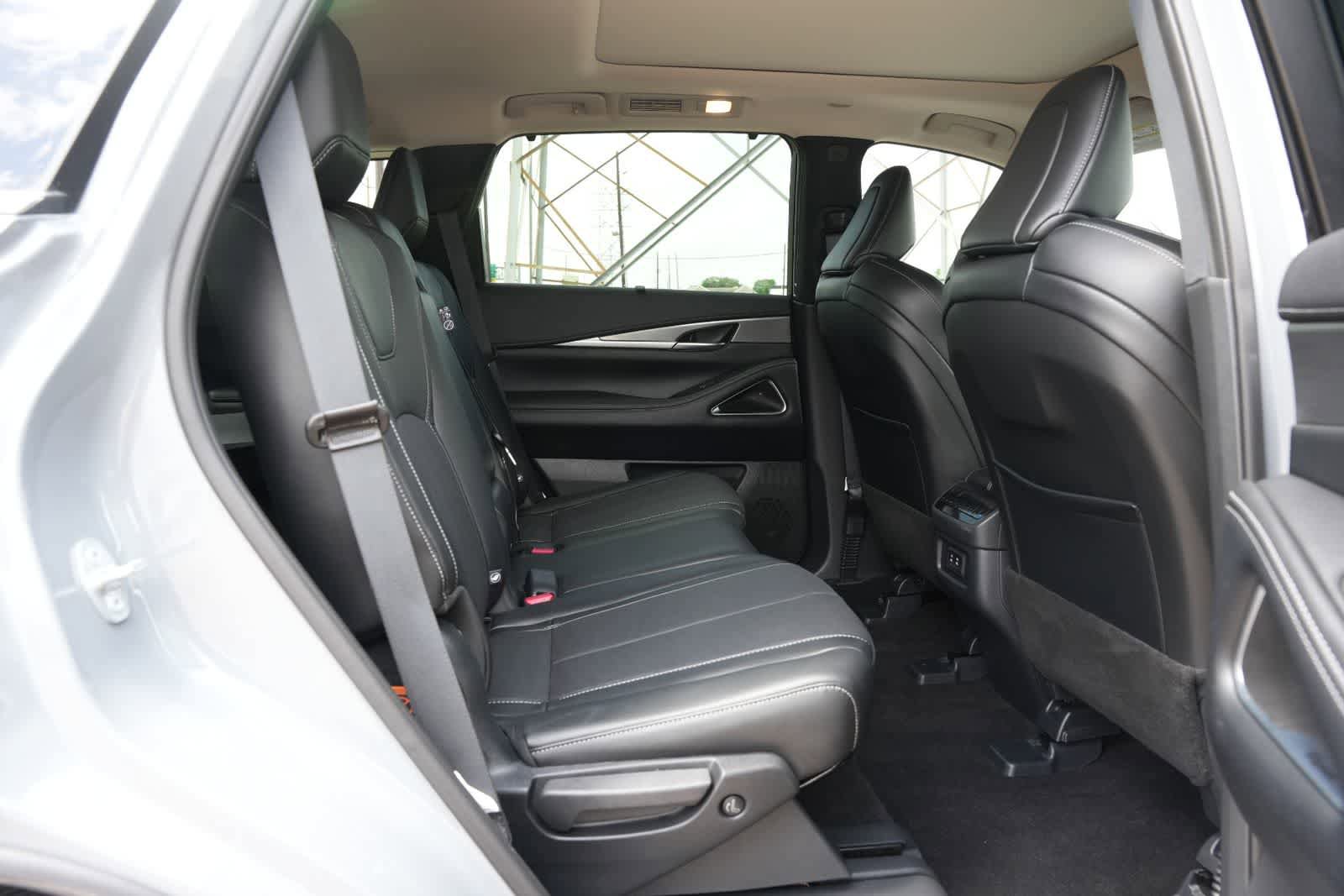 Used 2026 INFINITI QX60 Luxe w/ Cargo Package FWD image 21