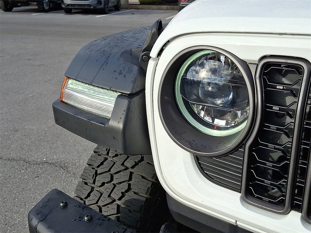 Used 2024 Jeep Gladiator Rubicon w/ Technology Group image 12