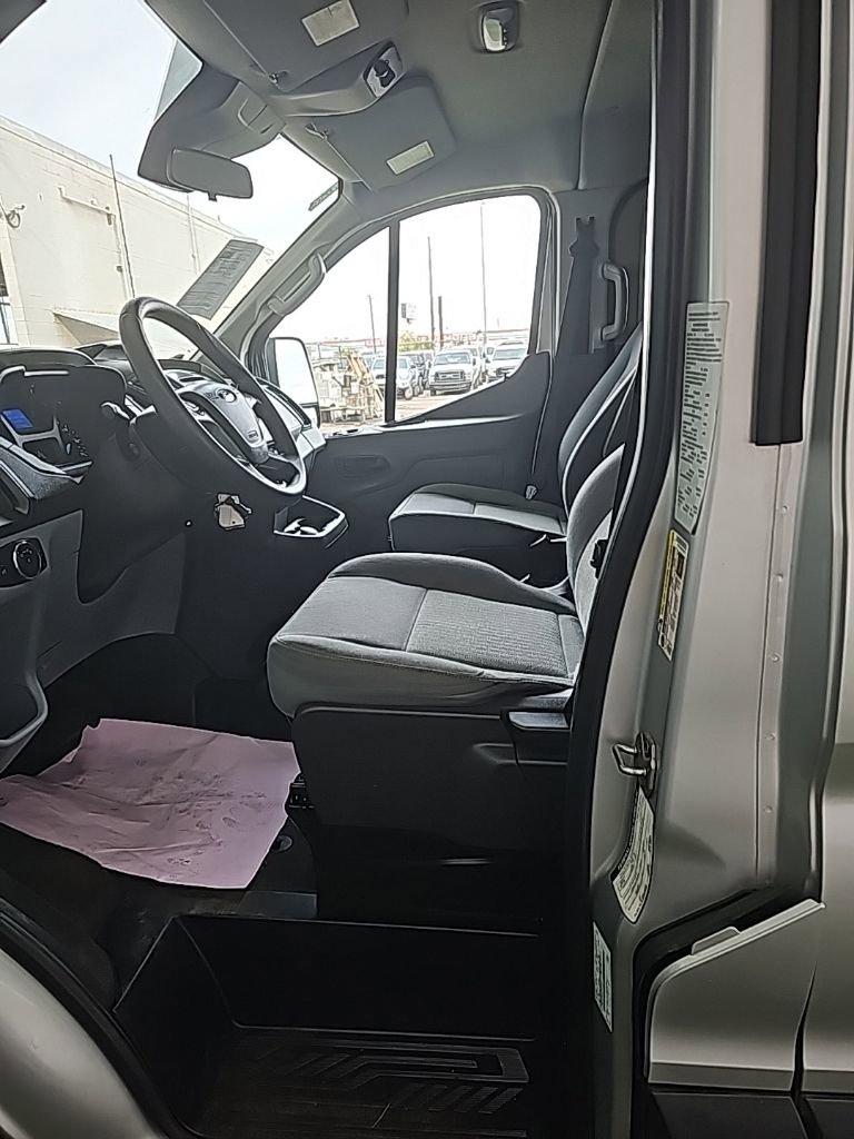 Used 2019 Ford Transit 150 XLT image 17