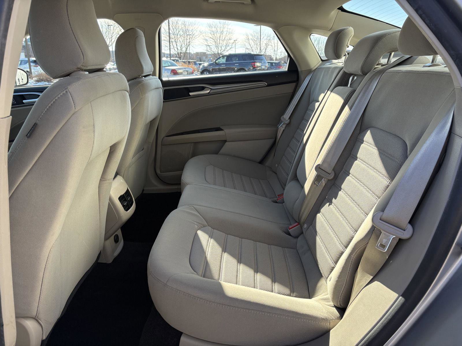 Used 2020 Ford Fusion SE image 19