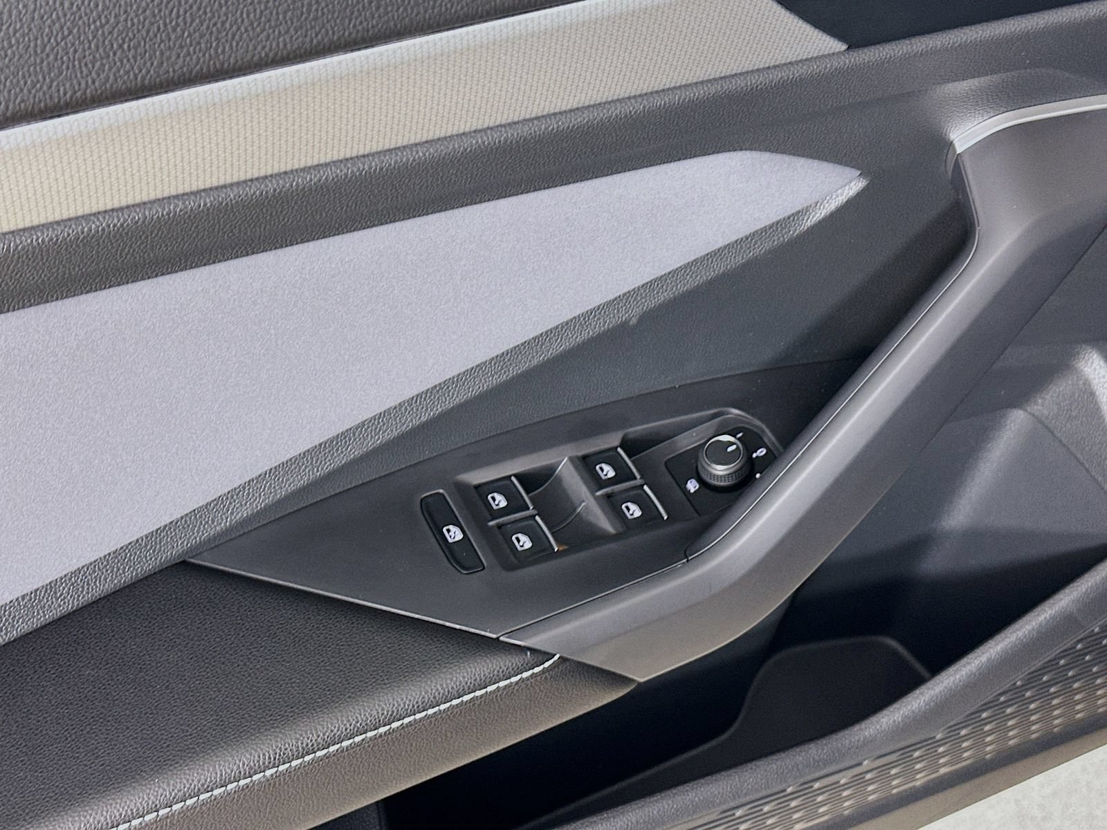 New 2026 Volkswagen Jetta SE FWD image 17