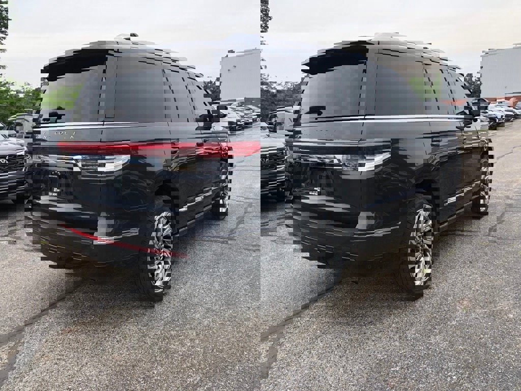 Used 2022 Lincoln Navigator Reserve image 6