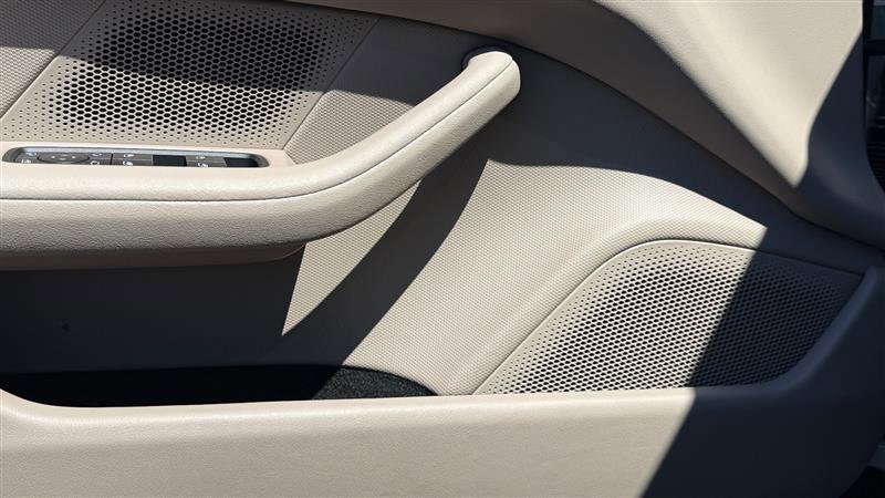 Used 2023 Porsche Taycan image 11