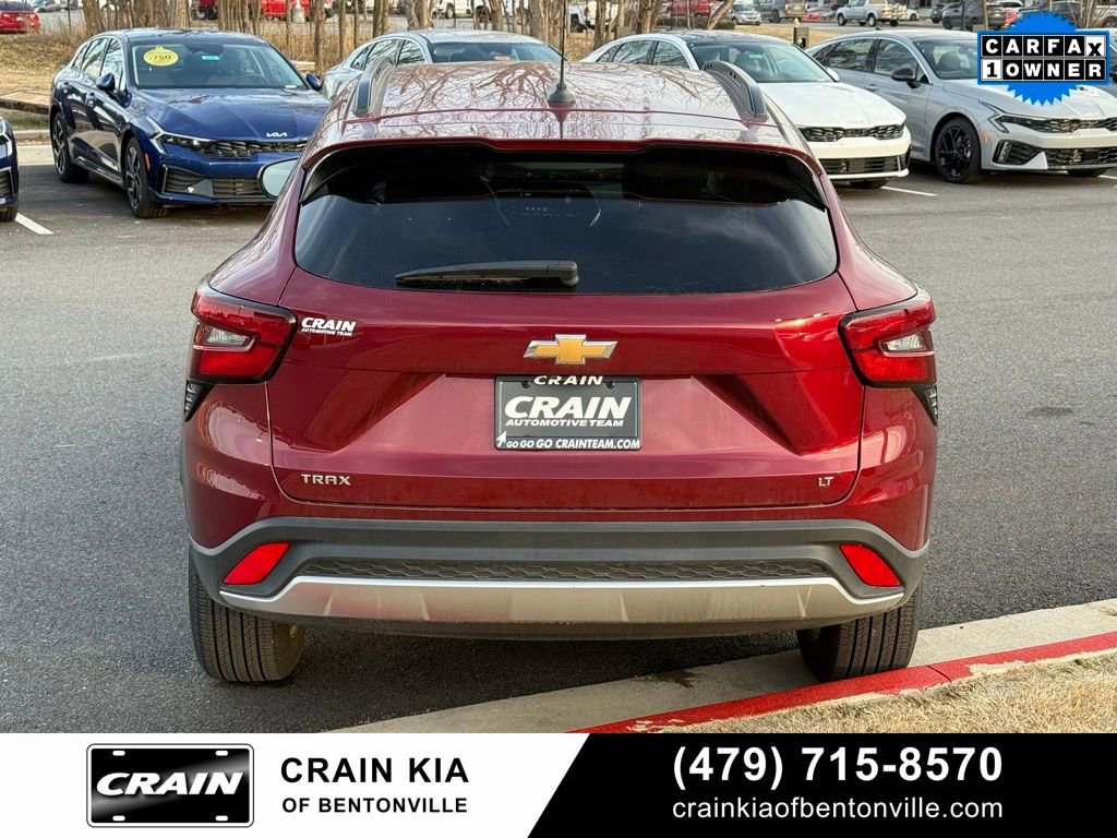 Used 2025 Chevrolet Trax LT w/ LT Convenience Package image 6