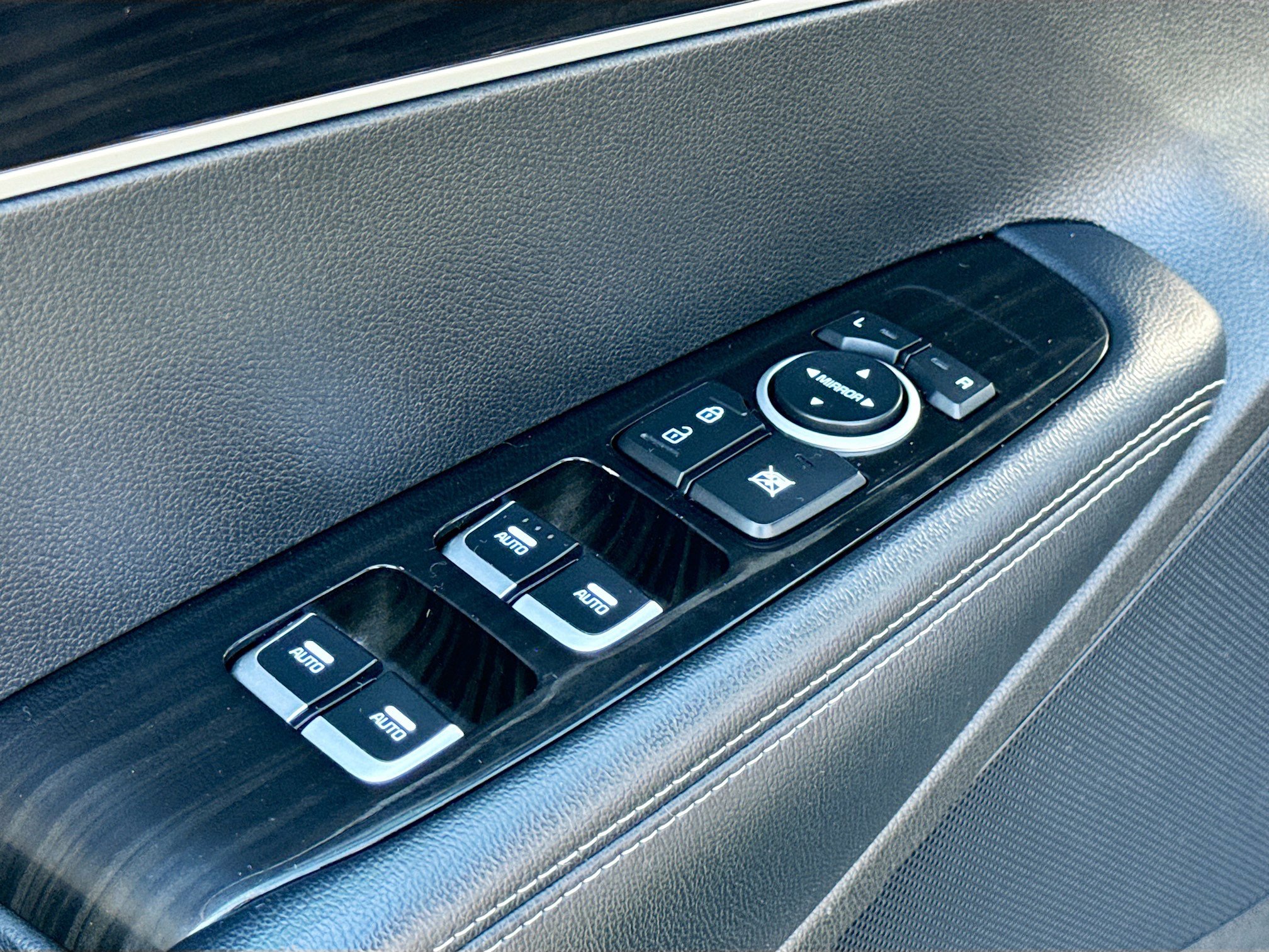 Used 2019 Kia Sorento LX w/ LX Convenience Package image 8