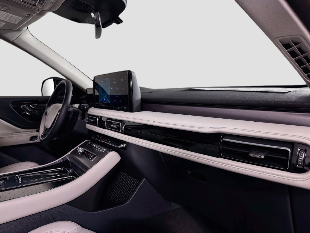 New 2027 Lincoln Aviator 2WD image 32