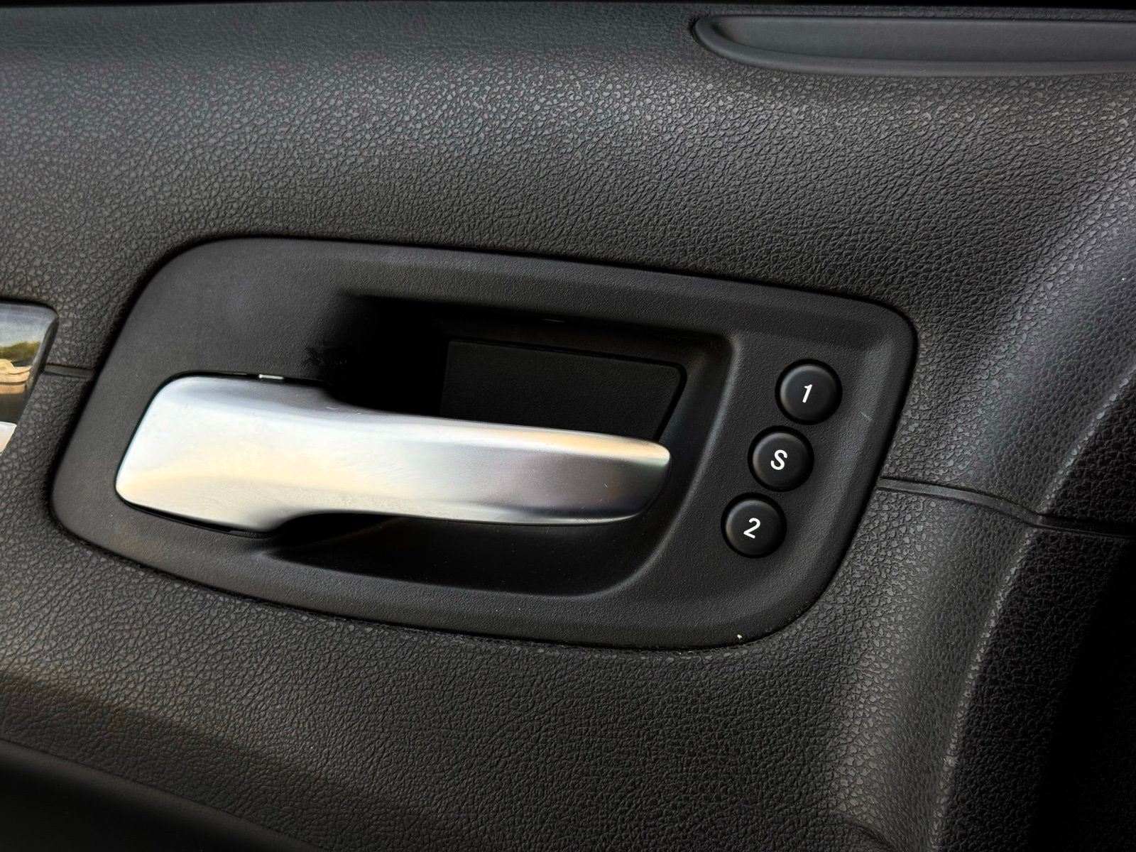 Used 2015 Chrysler 300 C w/ Harman/Kardon Audio Group RWD image 17